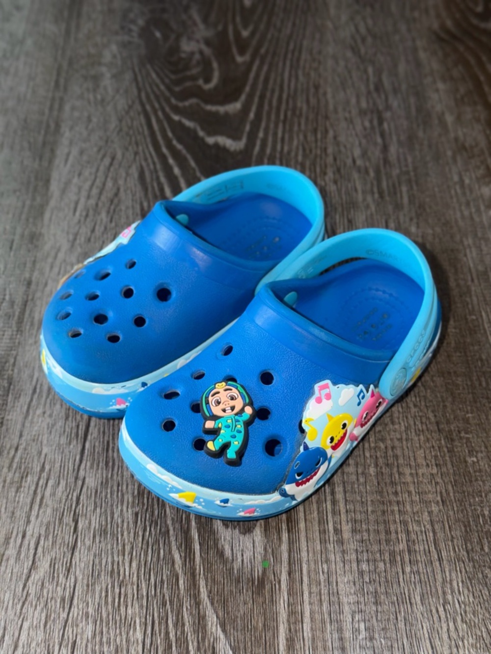Baby Shark Crocs with CoComelon JJ Jibbitz - Picture 2 of 5